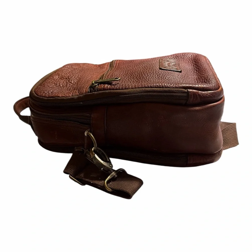 Duluth Trading Co Lifetime Leather travel bag, vintage EUC, collectible